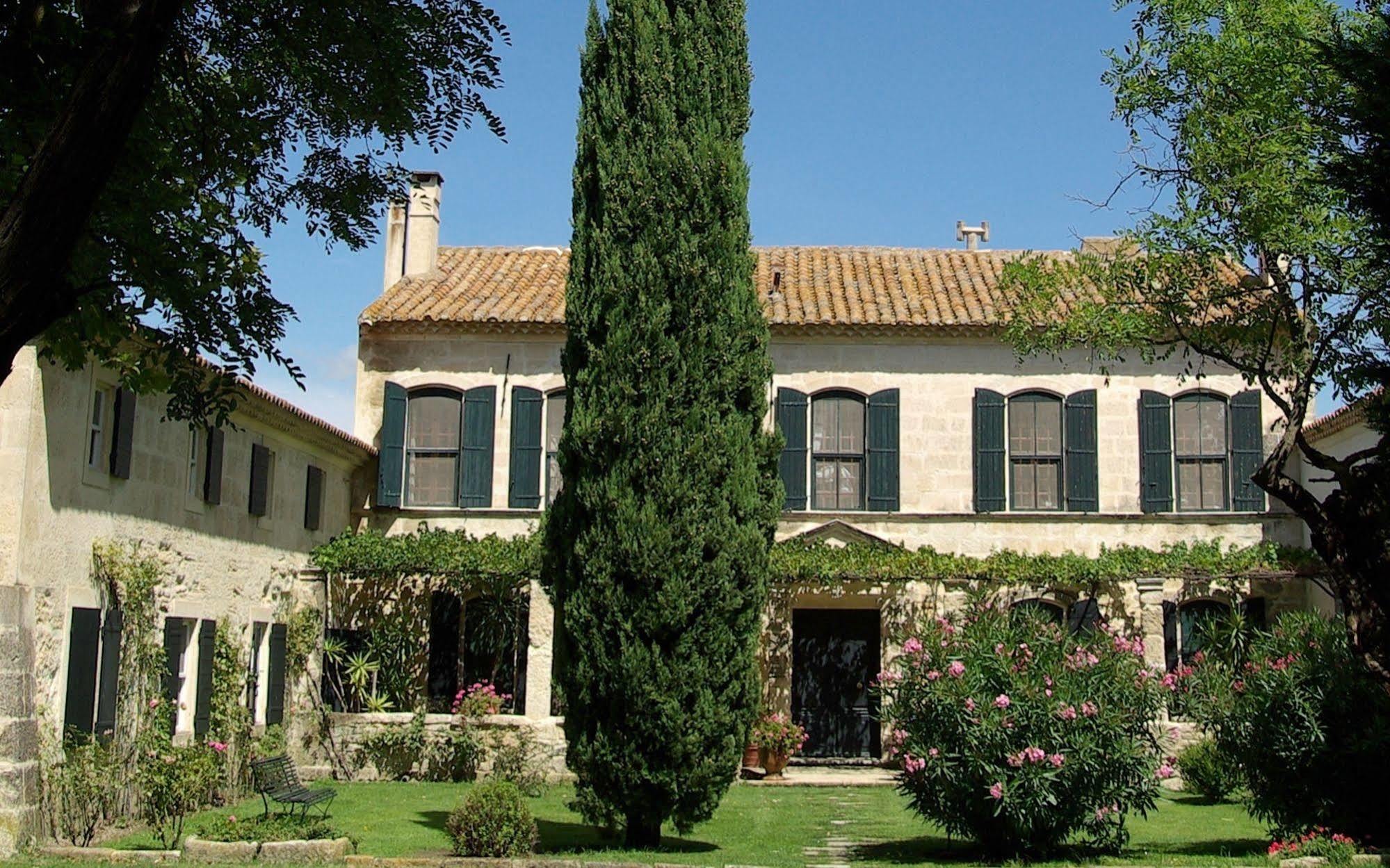 Le Mas De Peint - Hotel Et Restaurant Arles Exterior foto