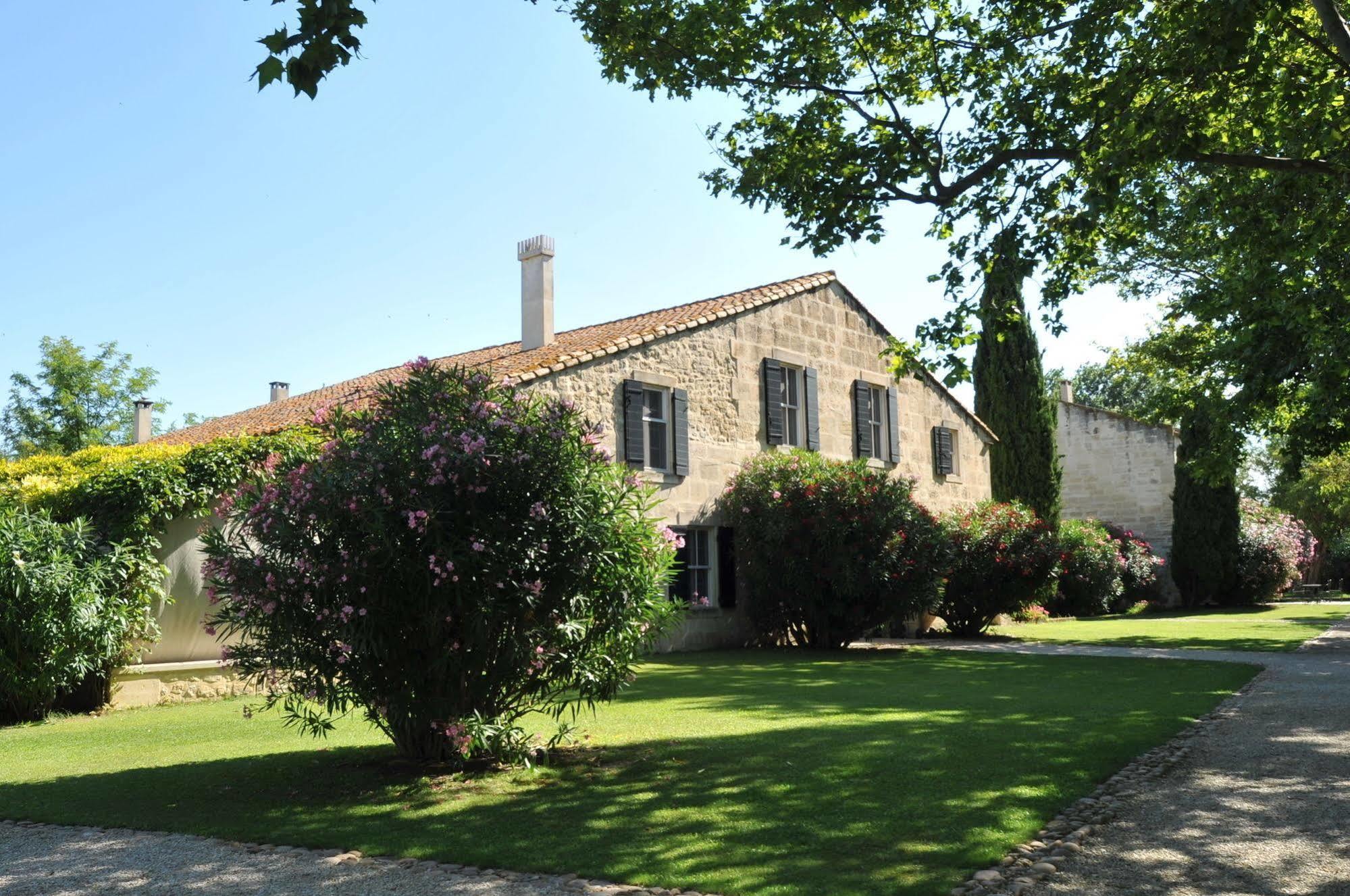 Le Mas De Peint - Hotel Et Restaurant Arles Exterior foto